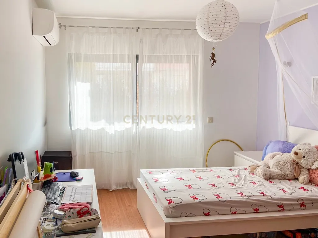 Apartamento T2 com Garagem em Localização Privilegiada - Image 10