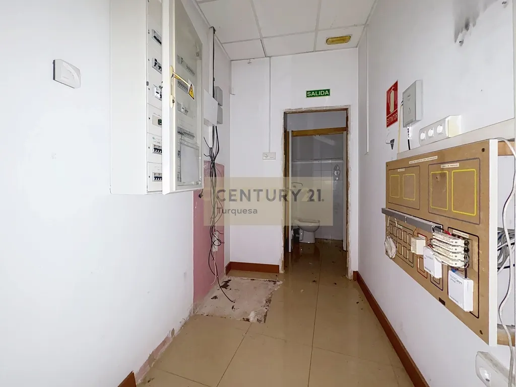 Amplo local comercial em Benalmádena, Málaga, com excelente localização - Image 17