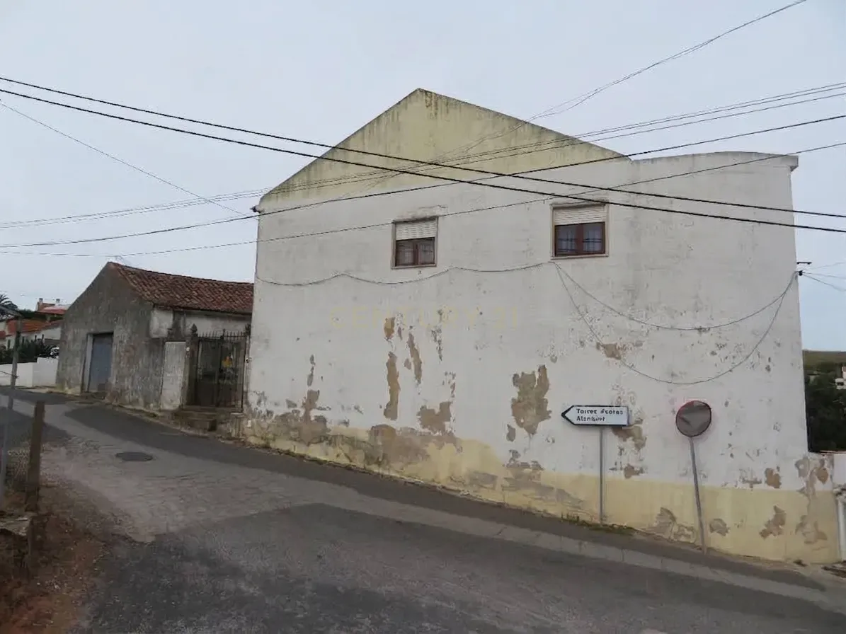 Moradia T3 à venda em Carvoeira e Carmões, €319.000