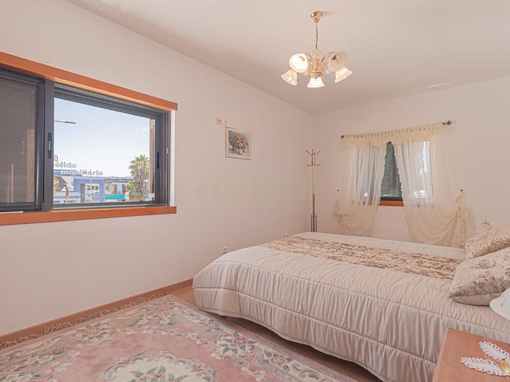 Espaçoso apartamento T3 no Casal Do Marco com Terraço - Image 30