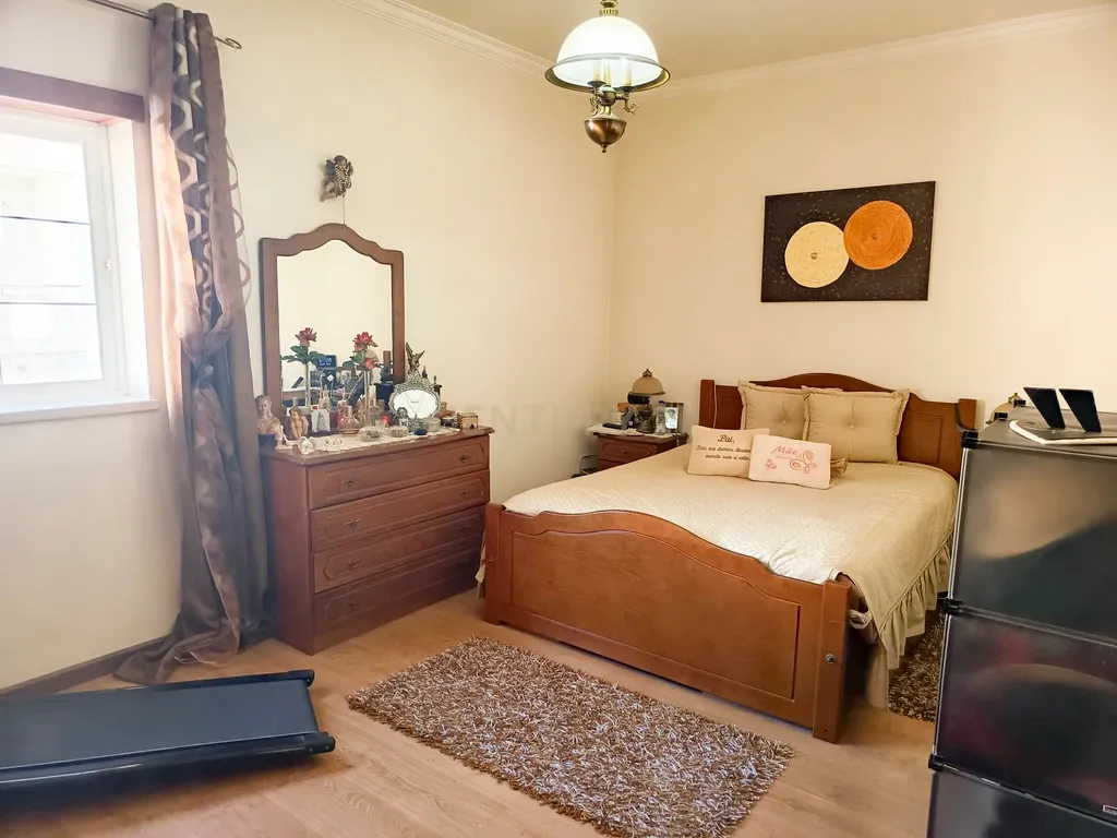 Apartamento T3 no centro do Entroncamento com sótão e garagem - Image 13