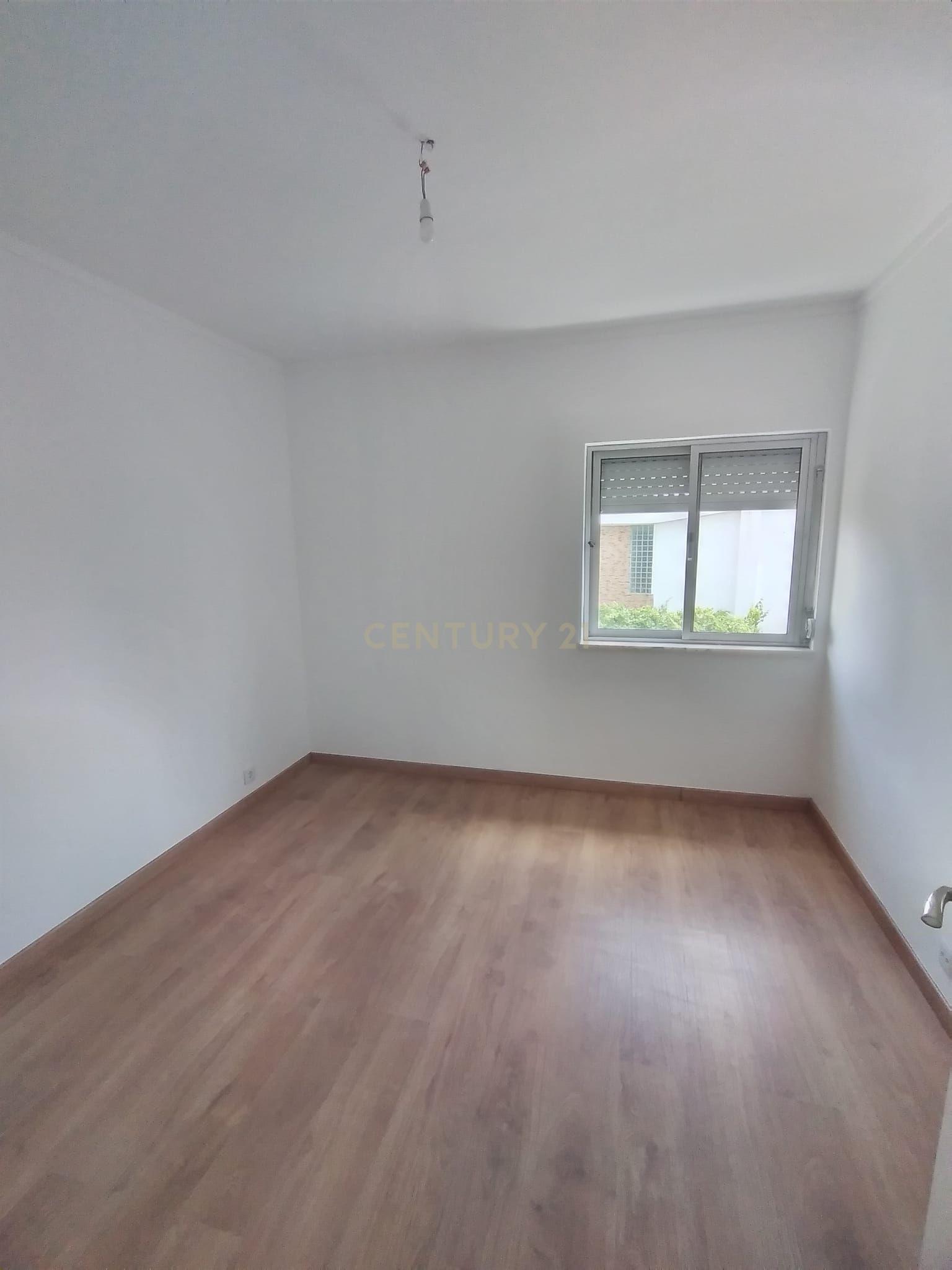 Fotografia 9 de T2 Totalmente Renovado | Santa Iria da Azóia | 265.000 €