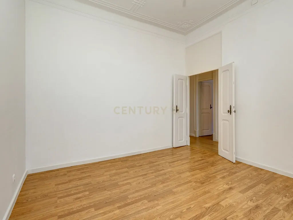 Arrendamento de Apartamento T3, Renovado, na Lapa - Estrela - Image 25