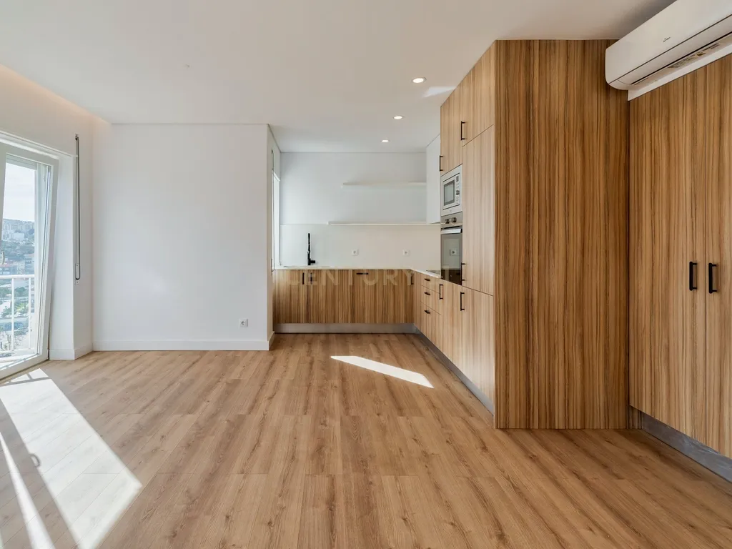 Apartamento T3 Renovado com Vista Panorâmica – Investimento com Rendimento Imediato - Image 3