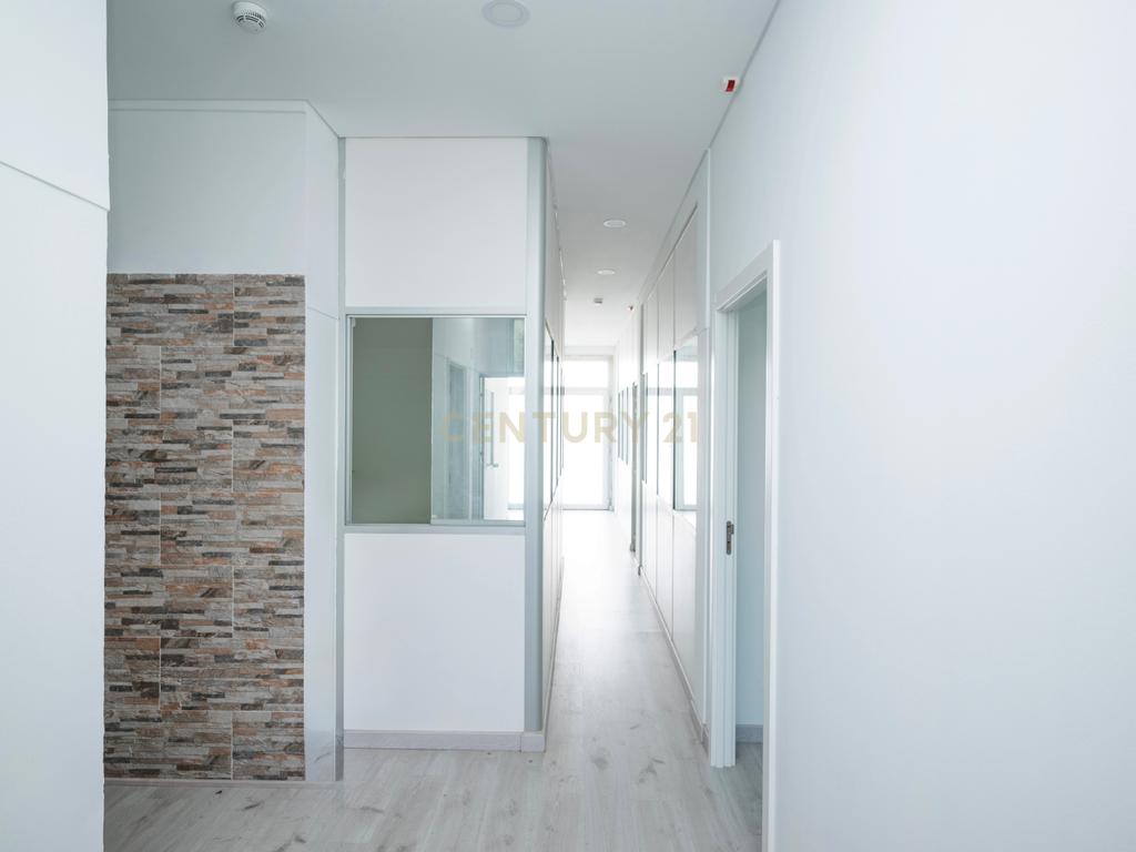 Loja e cave com 326m2 de área bruta, Quinta da Medideira, Amora - Image 10