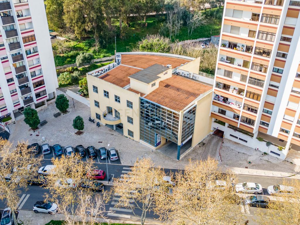 Edifício Comercial em Carnaxide - 5 Pisos - Image 4