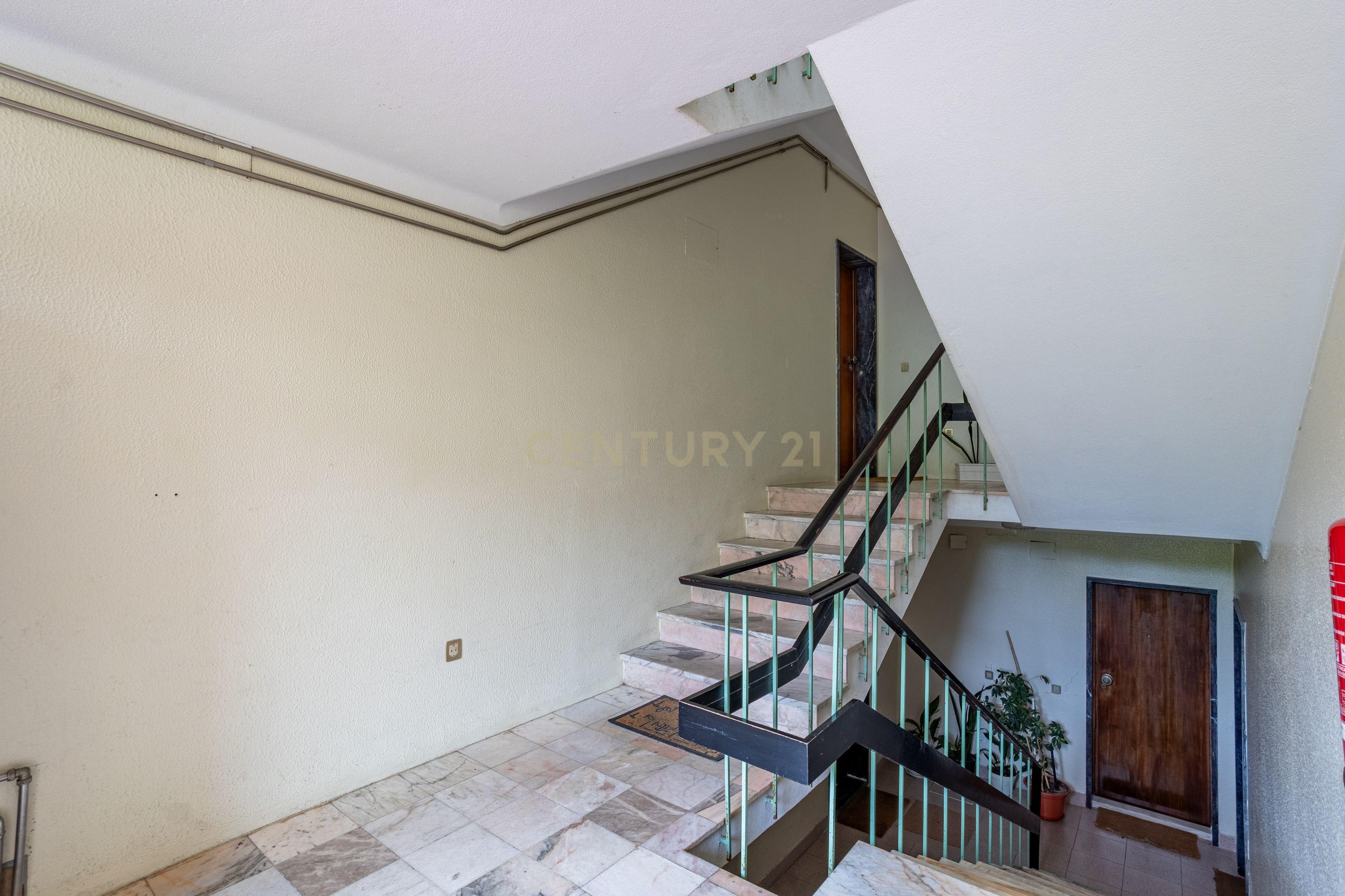Apartamento T2 na Nazaré - Totalmente Remodelado com Vista Mar - Image 31