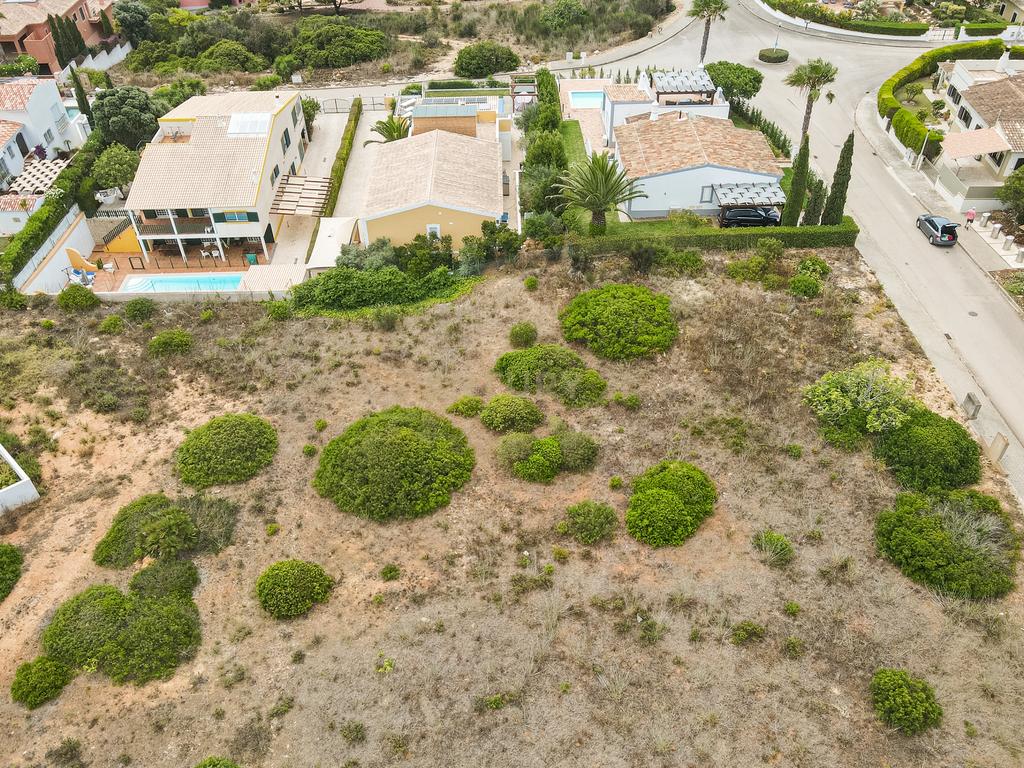 Lote exclusivo para construção de moradia isolada - Image 14