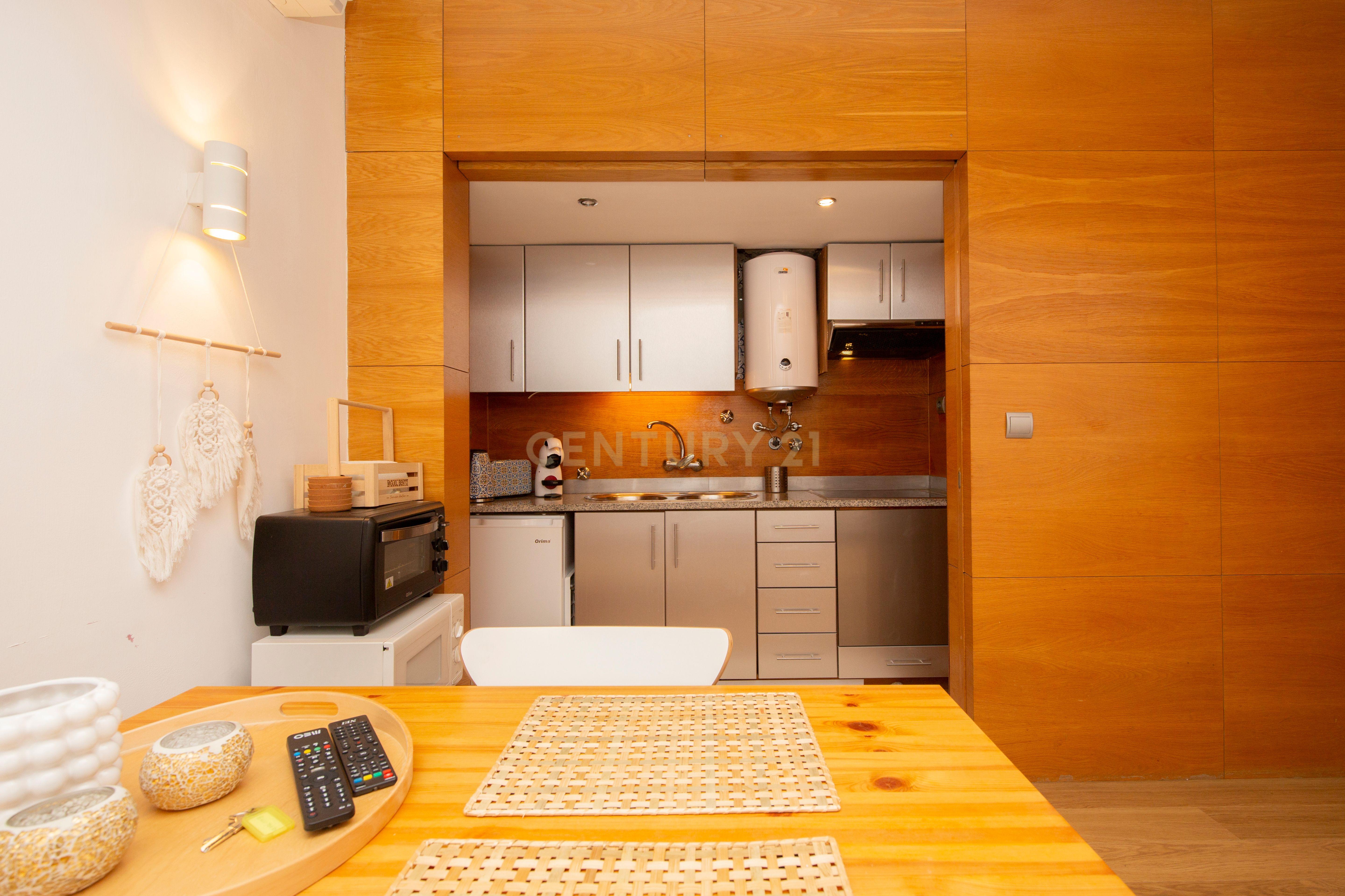 Charmoso Apartamento T1 com Deslumbrantes Vistas Água no Centro de Cascais" - Image 5
