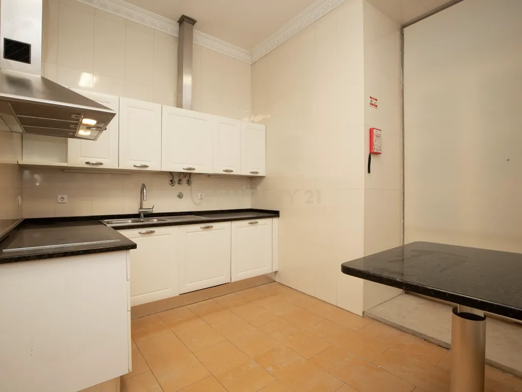 *Apartamento Exclusivo em Edifício Tradicional de Lisboa* - Image 13