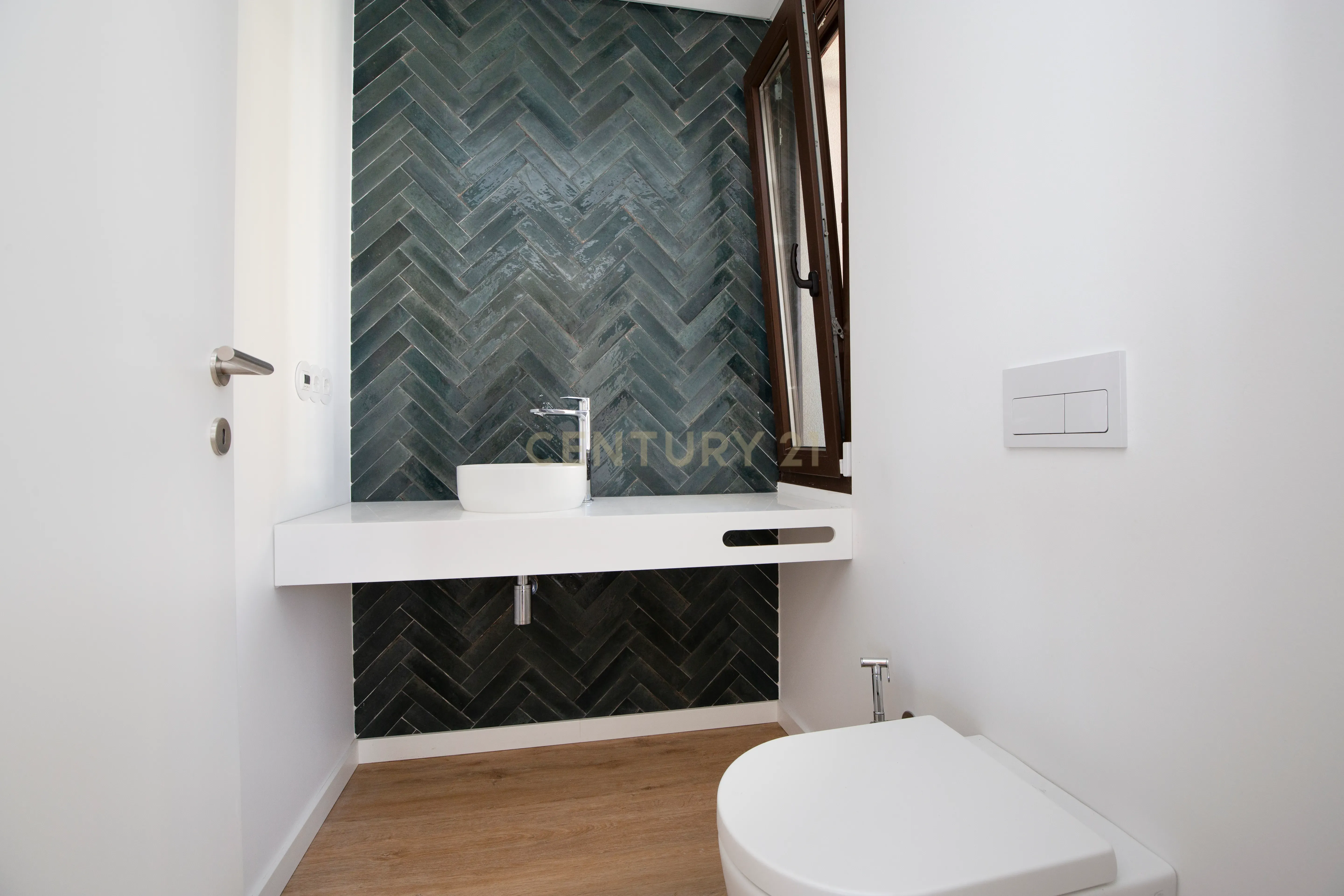 Moradia T3+1 em Murches | Lote 340m² | Piscina | Jardim | Garagem - Image 7