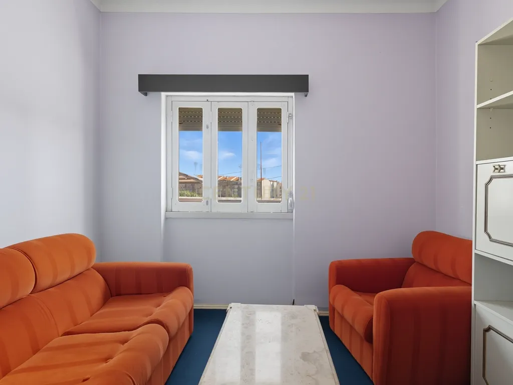 Moradia Bi-familiar com terreno de 800m2 urbanos - Paredes, Alenquer - Image 13