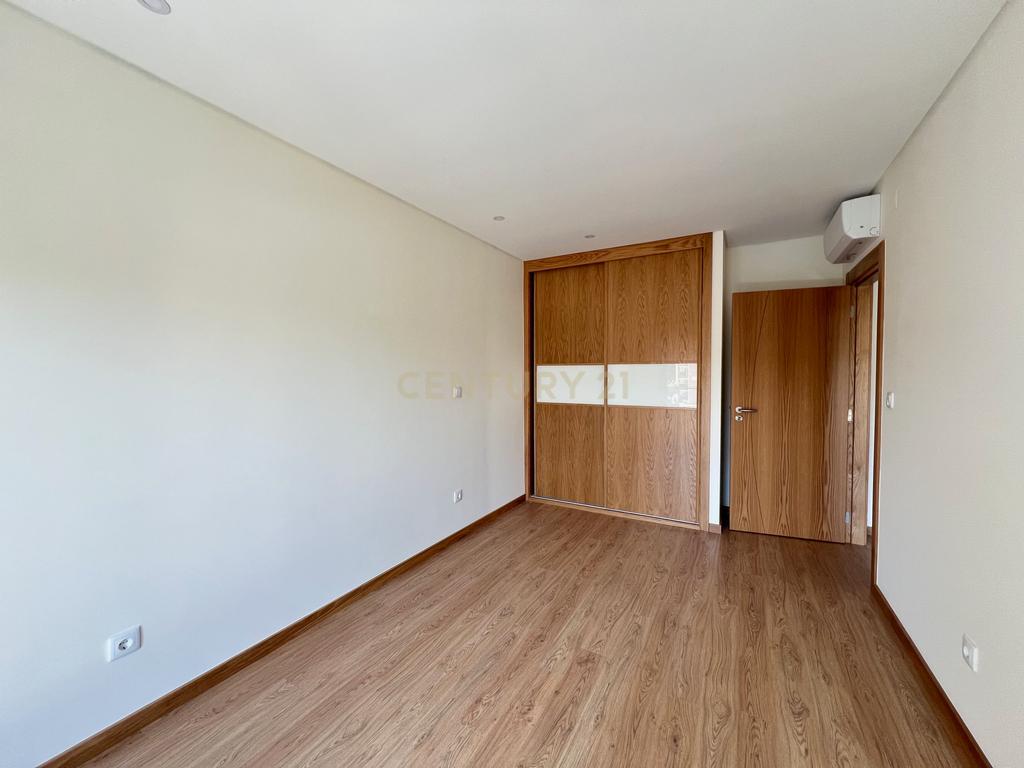 Apartamento T2 NOVO para arrendamento - Image 10