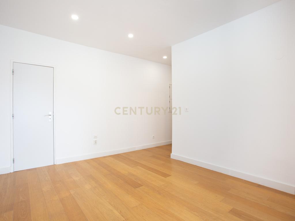 Apartamento T1 para arrendamento em Queijas - Image 5