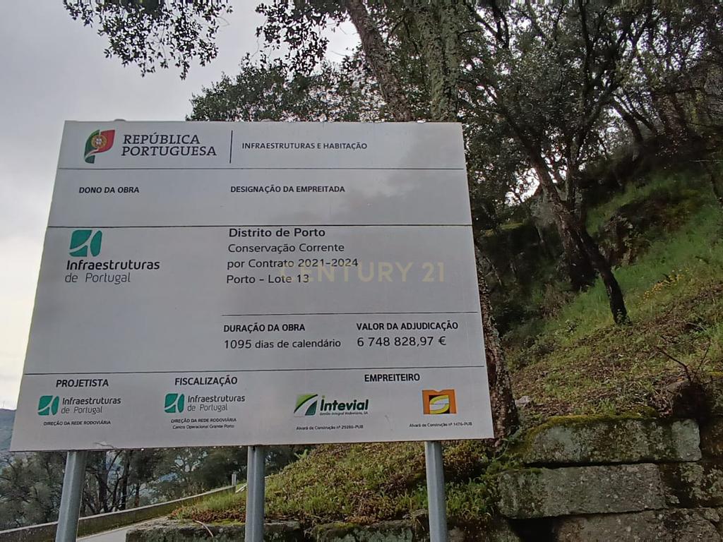 Terreno florestal com vista para a praia fluvial de Porto de Rei em Barqueiros, Mesão Frio às portas do Douro - Image 45