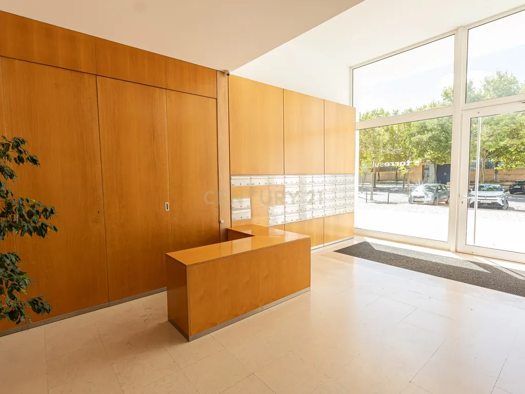 T4 Duplex com Rooftop e Vista Panorâmica sobre o Tejo – Parque das Nações - Image 4