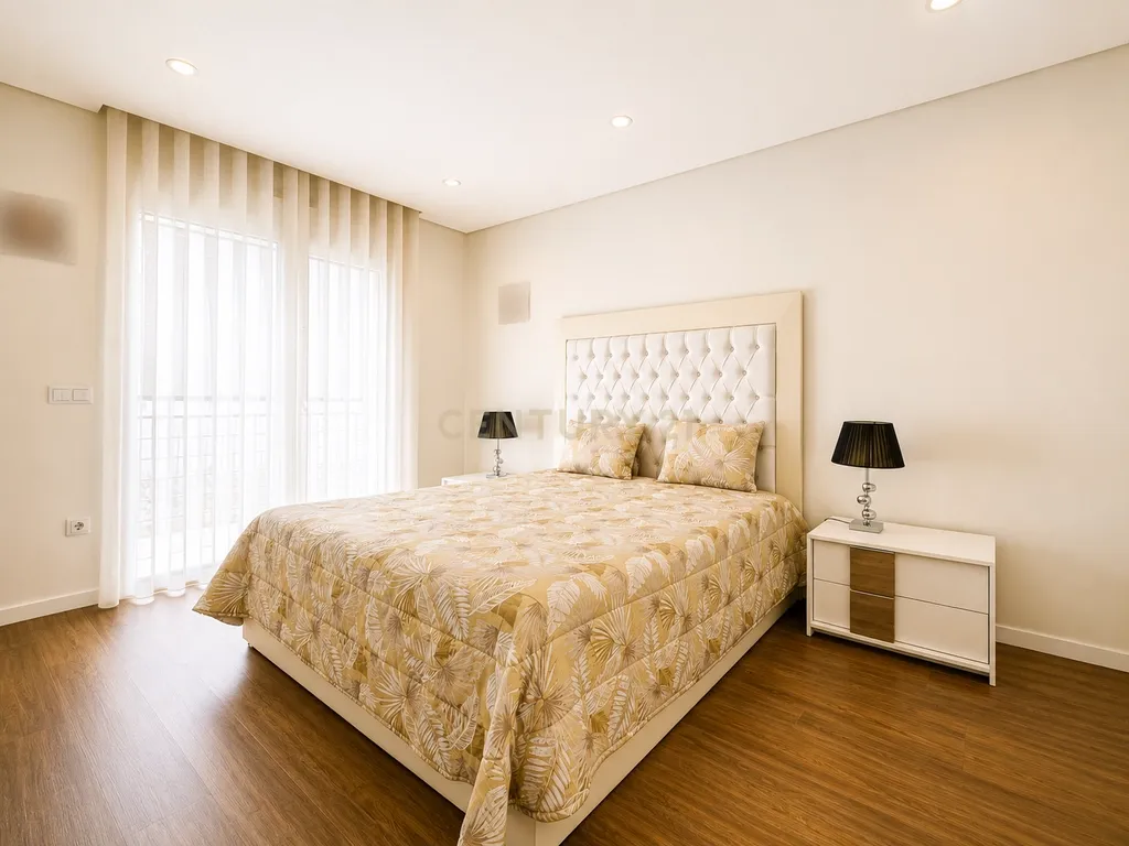 Moradia de Luxo T4 Bairro da Primavera - com Rooftop, Piscina Aquecida e Painéis Fotovoltaicos em Santa Iria da Azóia - Image 28