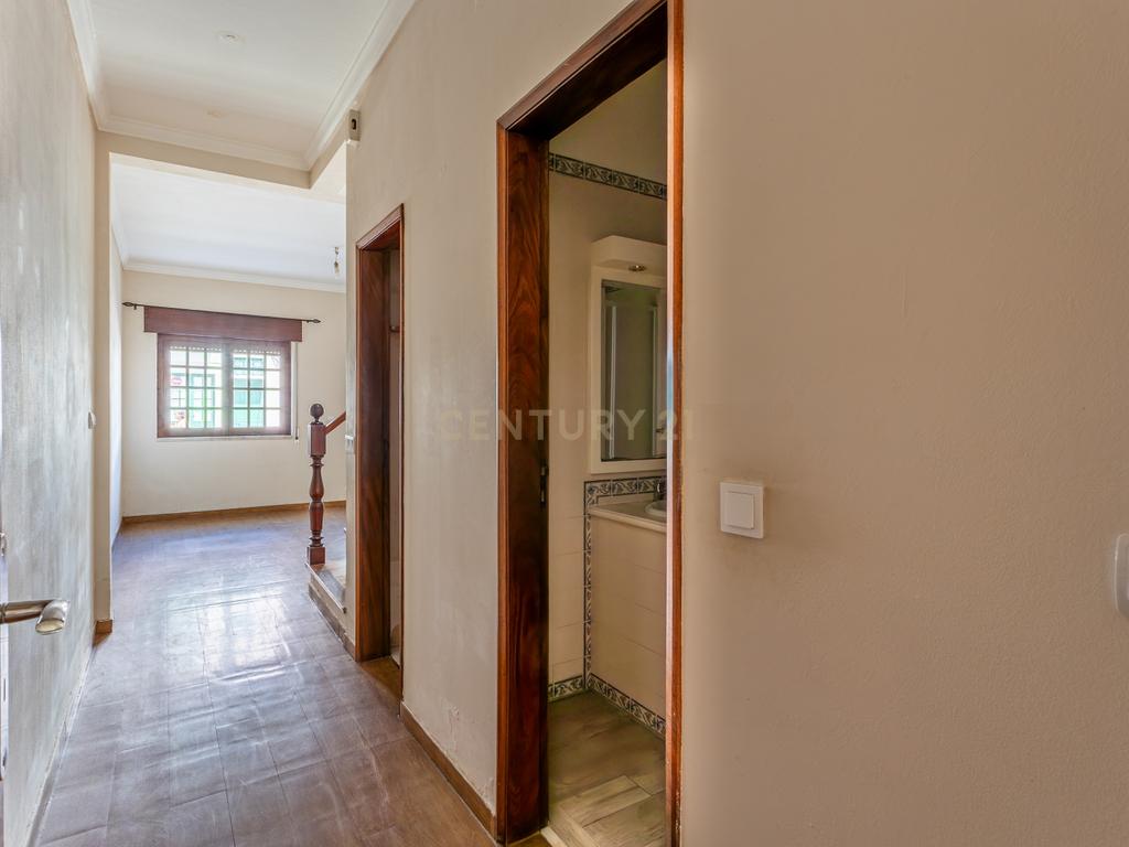 Espaçosa Moradia T3 em Azambuja, Lisboa - Image 18