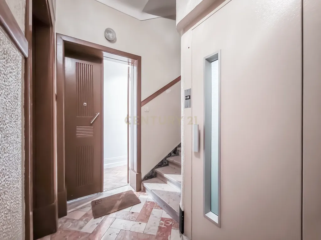 Apartamento T3 de Luxo na Av. Elias Garcia — Totalmente Mobilado e Pronto a Habitar - Image 26