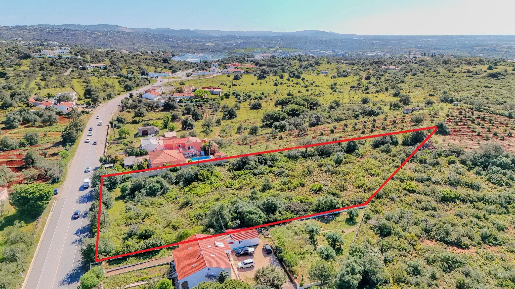 Terreno com Localização Estratégica e Acesso Direto à N125 – Albufeira - Image 1