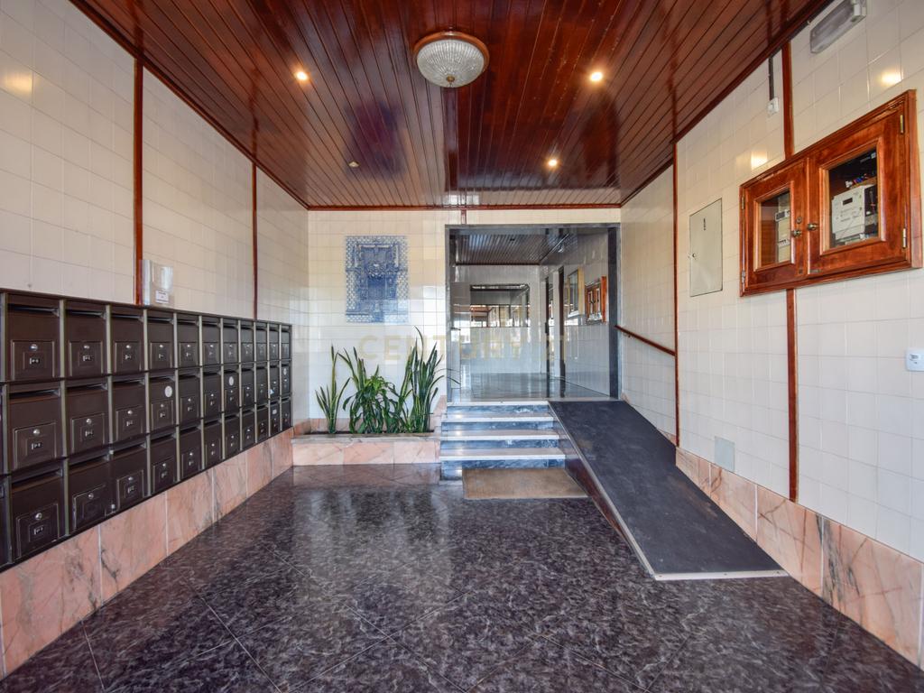 Apartamento T2 com Garagem, Arrecadação e Excelente Luminosidade – Arroja, Odivelas - Image 20