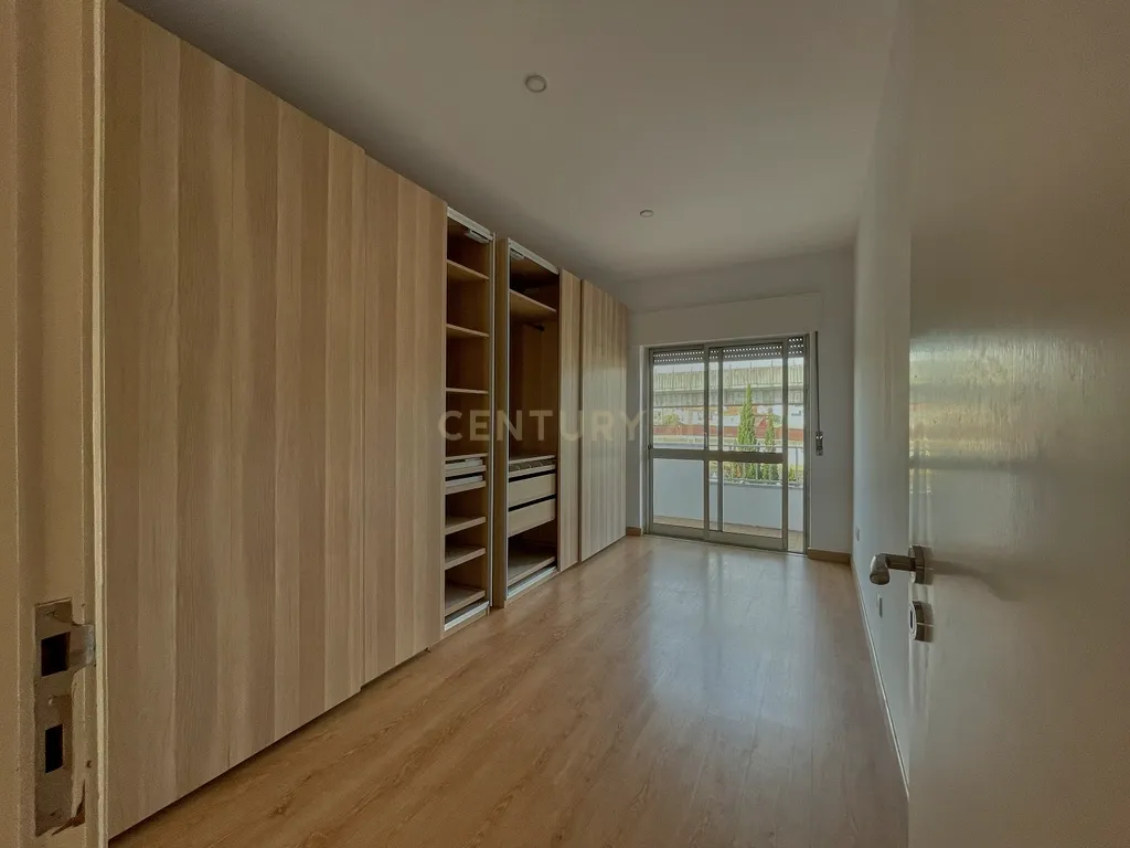 T2 para Arrendamento em Corroios – Conforto, Modernidade e Localização Privilegiada - Image 26