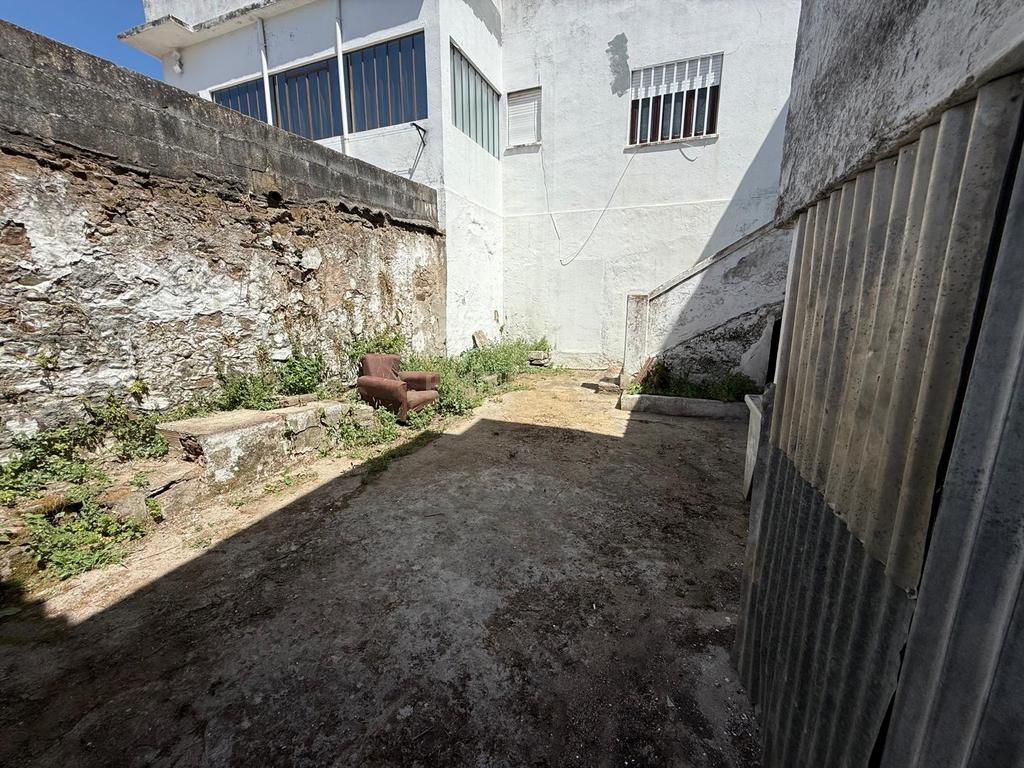 Moradia T9 com 3 pisos em Sardoal – Excelente Oportunidade de Investimento - Image 11