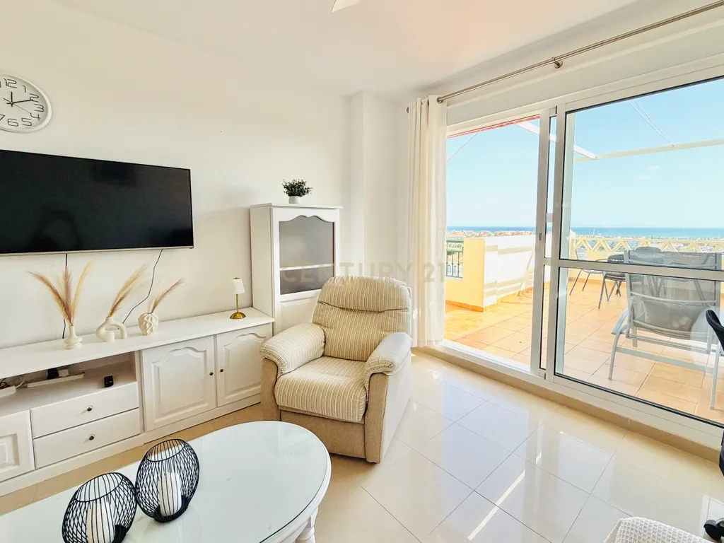 2 quartos | 2 casas de banho | Terraço com vistas para o mar, o golfe e os pores do sol - Image 17
