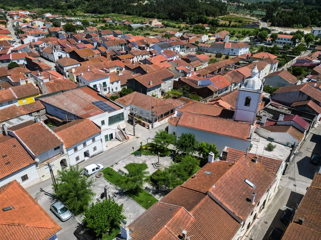 Investimento com Duplo Potencial: Comércio + Habitação em Soure - Image 25