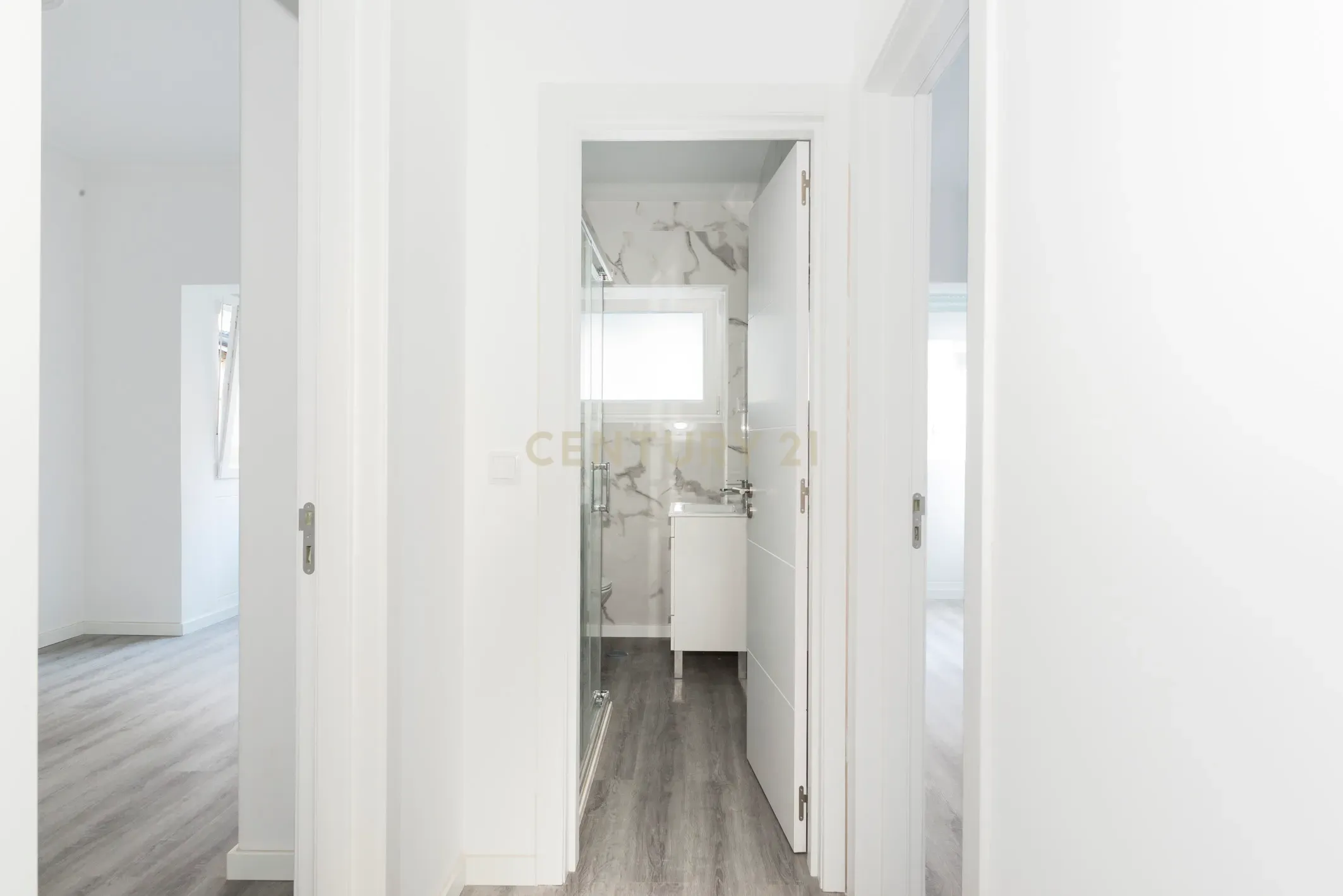 Fotografia 8 de T2 totalmente remodelado com cozinha independente no centro de almada