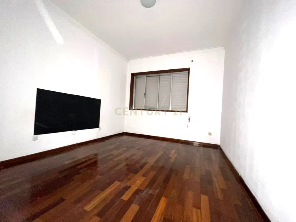 T3 em Vilar de Andorinho - Image 12