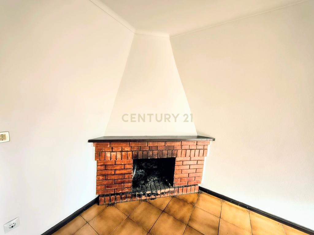 Prédio bi-familiar - grande potencial de rentabilização em Bustos - Image 5