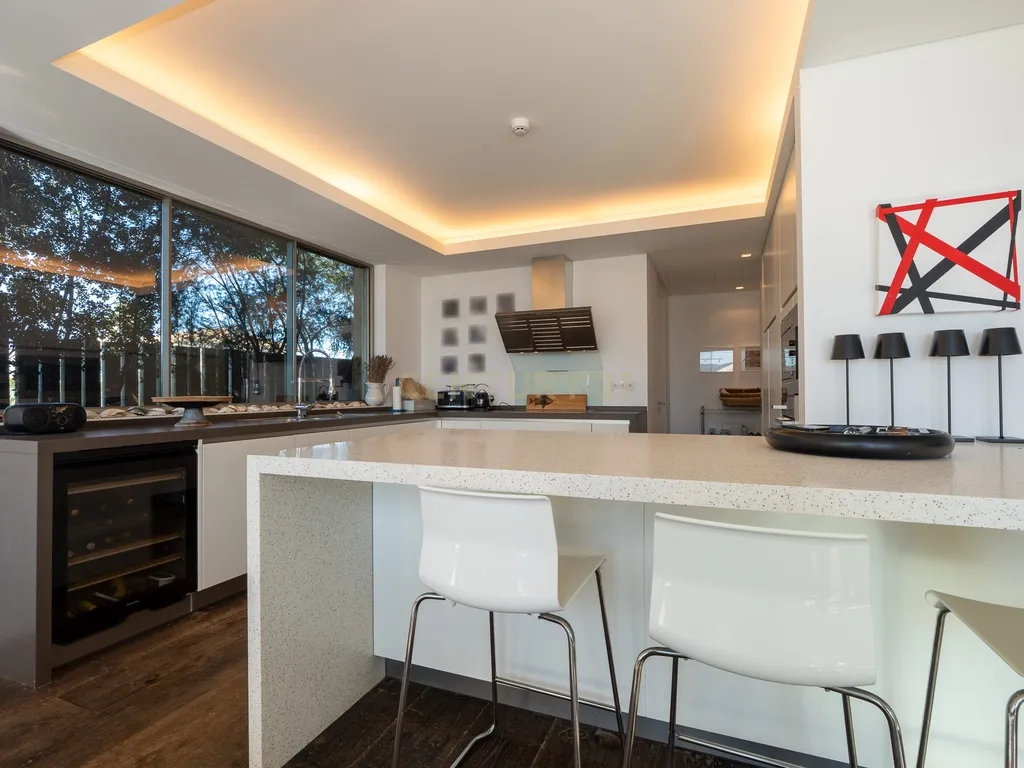 Moradia Exclusiva em Primeira Linha de Mar com Piscina Infinita / Tróia-Carvalhal - Image 17