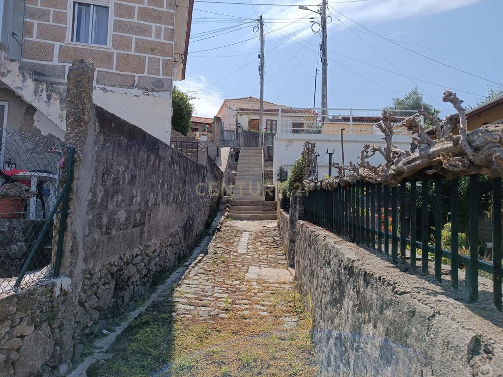 Moradia/ruína térrea em Santo Tirso com vista para o Parque de Geão - Image 13