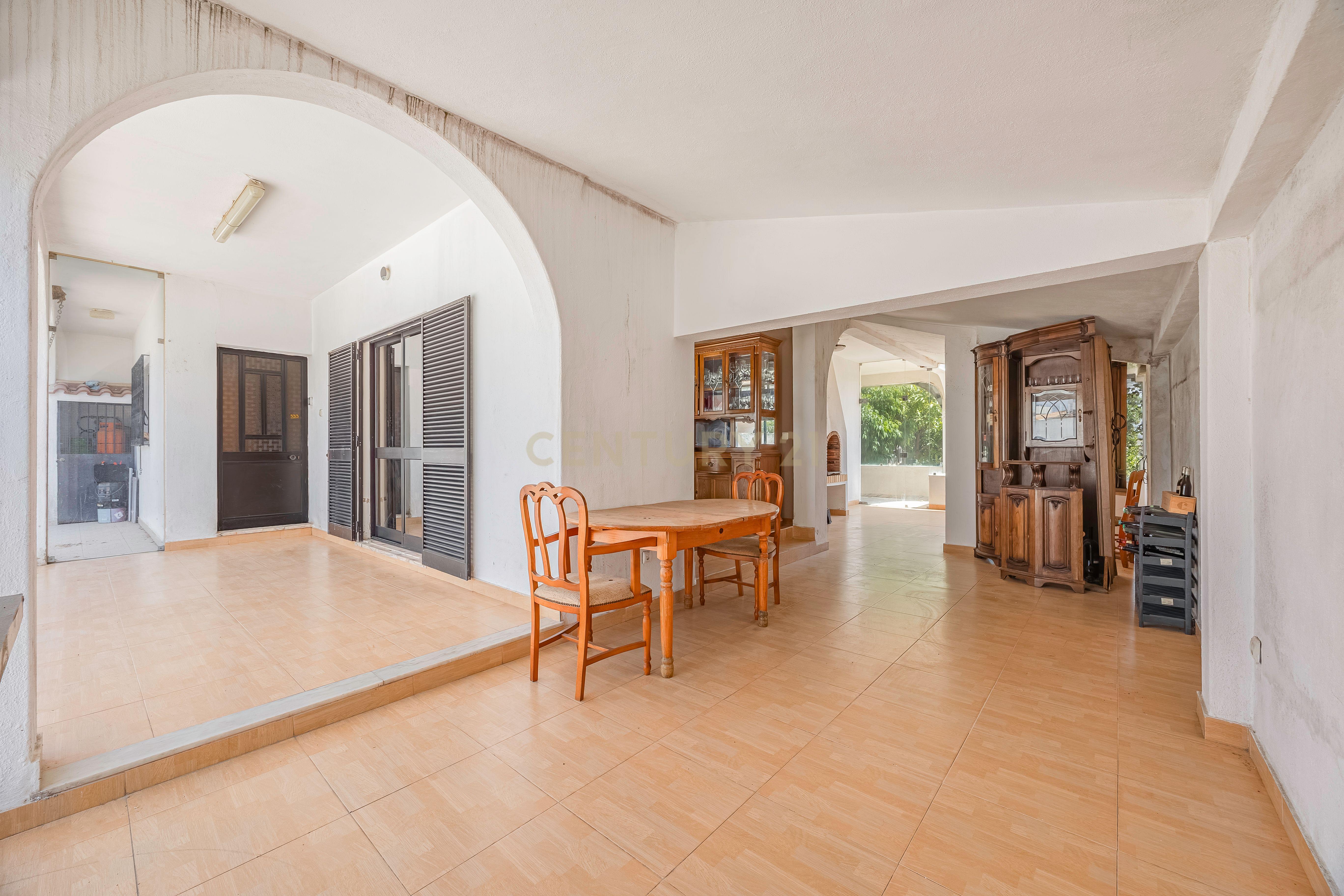 Fotografia 8 de Moradia T5 na zona das Gambelas,  Montenegro, Faro - Oportunidade Única