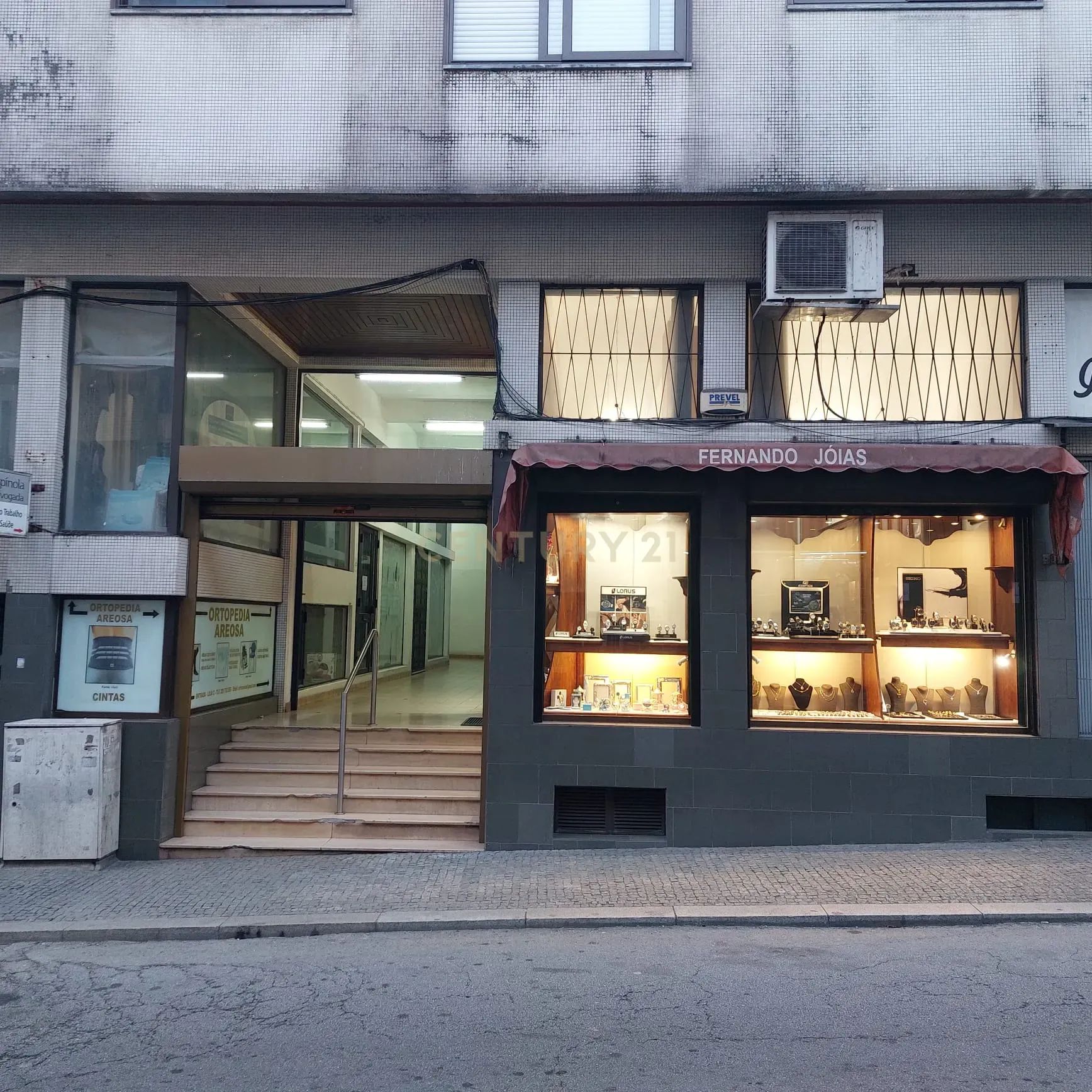 Fotografia 5 de Trespasse de Loja de Ourivesaria – Centro Comercial Areosa
