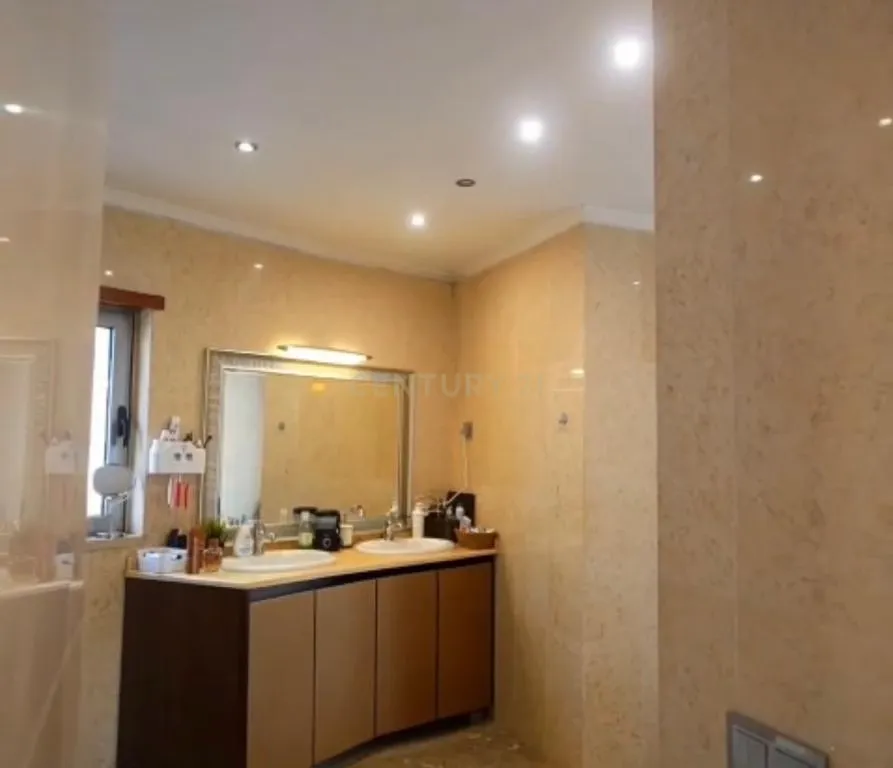 Casa T5 em Sesimbra, Setúbal com Piscina e Jardim Privado - Image 9