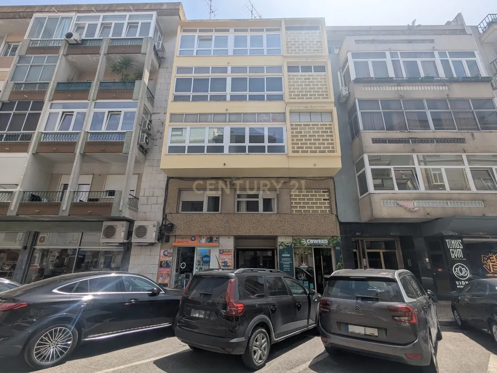 Apartamento T1 em Campo de Ourique - Image 1