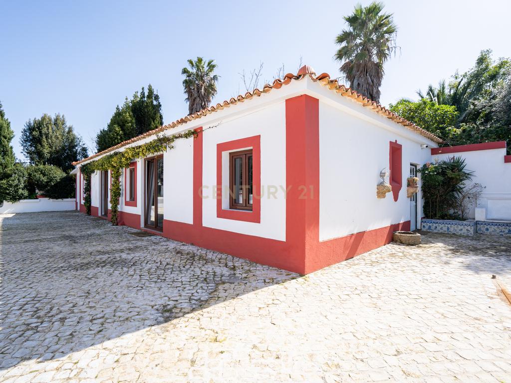 Quinta Exclusiva em Azeitão com 2,8 Hectares, Piscina e Anexo - Image 3