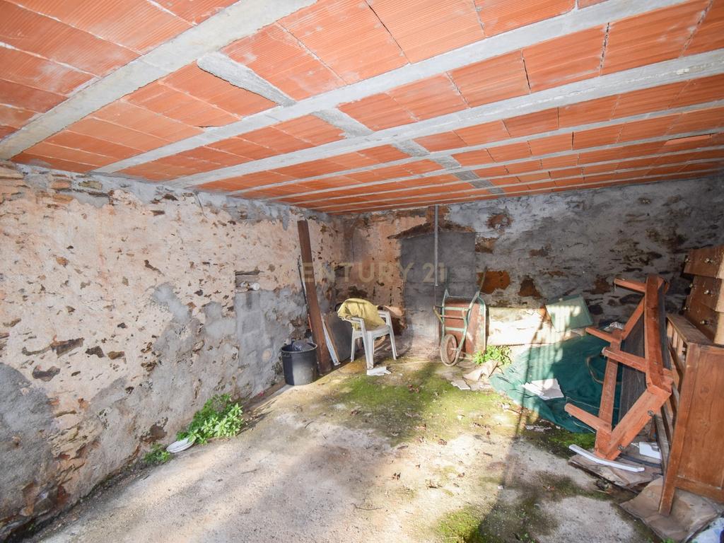 M4 para Remodelar com Terreno, Arrecadação e Vistas Panorâmicas – A 10 Minutos de Coimbra e Perto da Serra da Lousã - Image 30