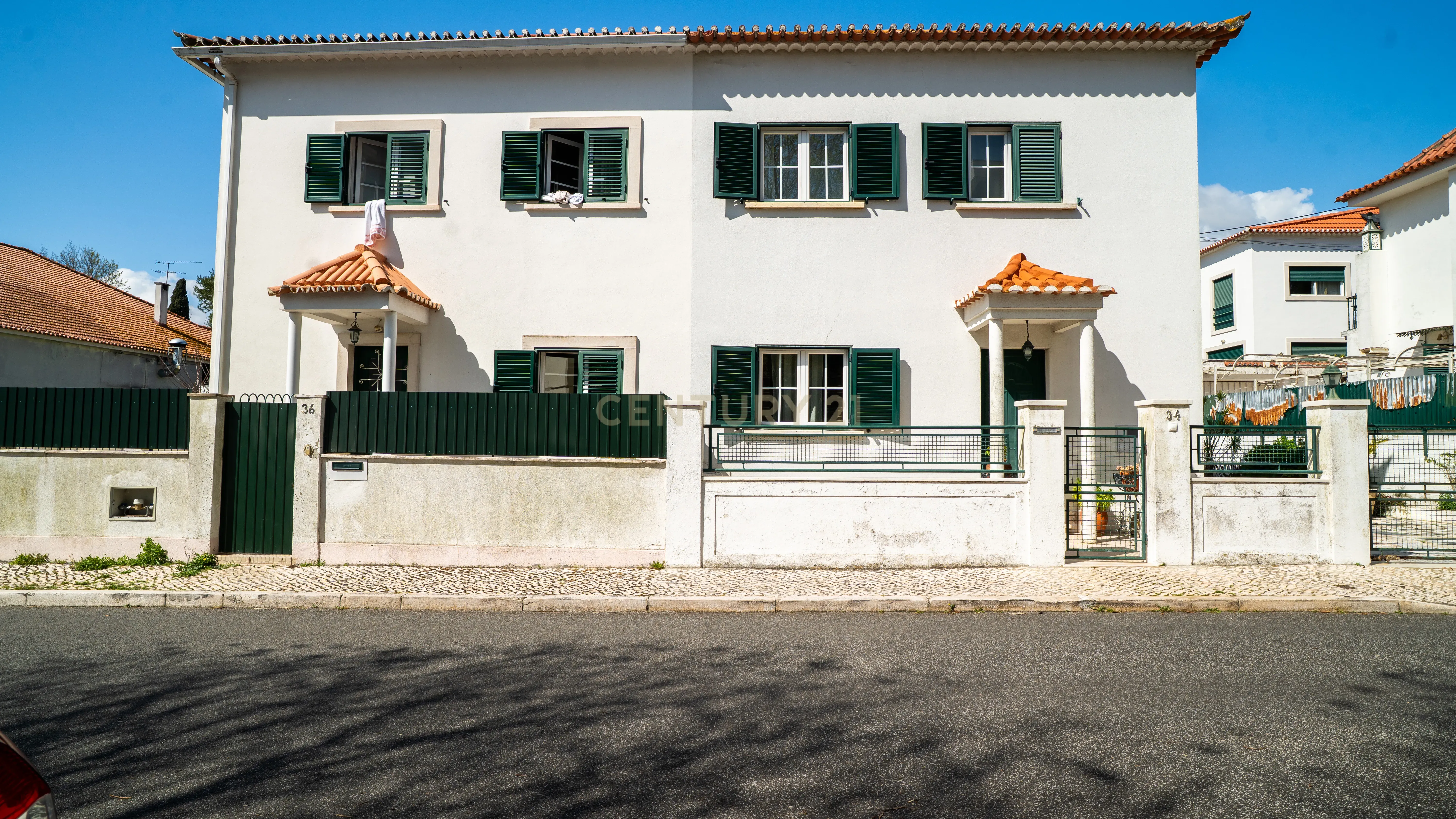 Moradia T3 – Caselas - Restelo - Image 1