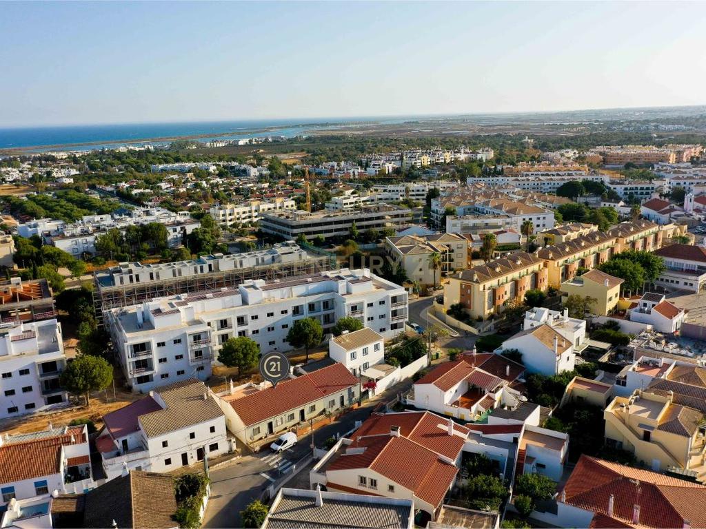 Moradia Térrea T2 + T3 em Conceição de Tavira - Ideal para Investimento ou Habitação Própria - Image 2