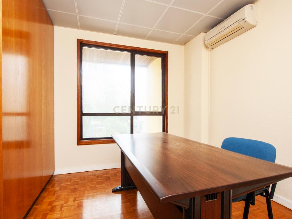 Escritório/Consultório para arrendamento | Excelente Localização | Zona Premium de Telheiras | - Image 13
