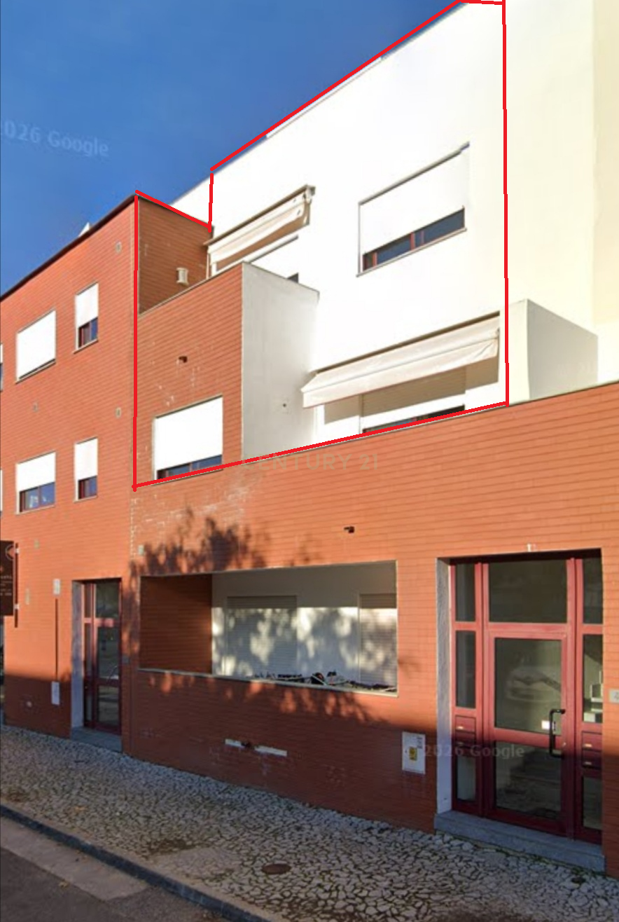 Apartamento T4 Duplex com varandas e Terraço - Lugar de Garagem na cave em Condomínio Privado – Évora