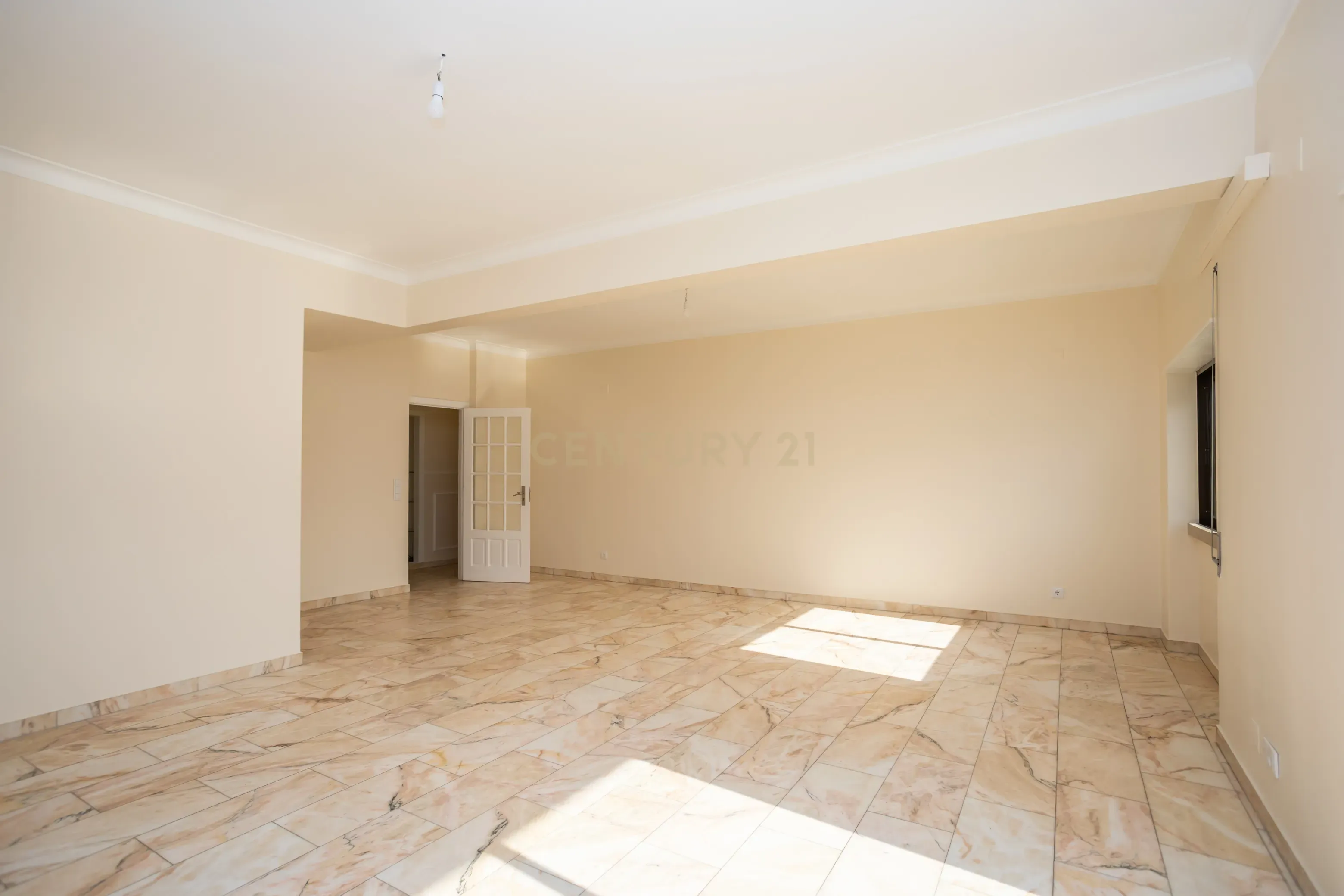 Apartamento T4, centro de Almada com terraço - Image 17