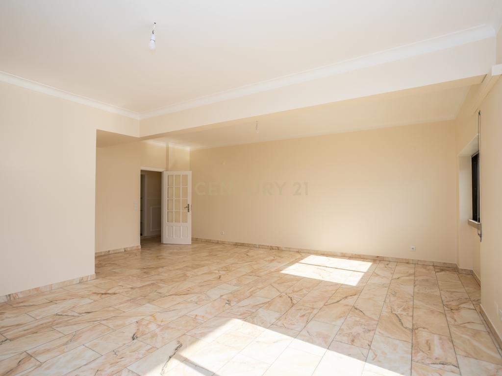 Apartamento T4, centro de Almada com terraço - Image 17
