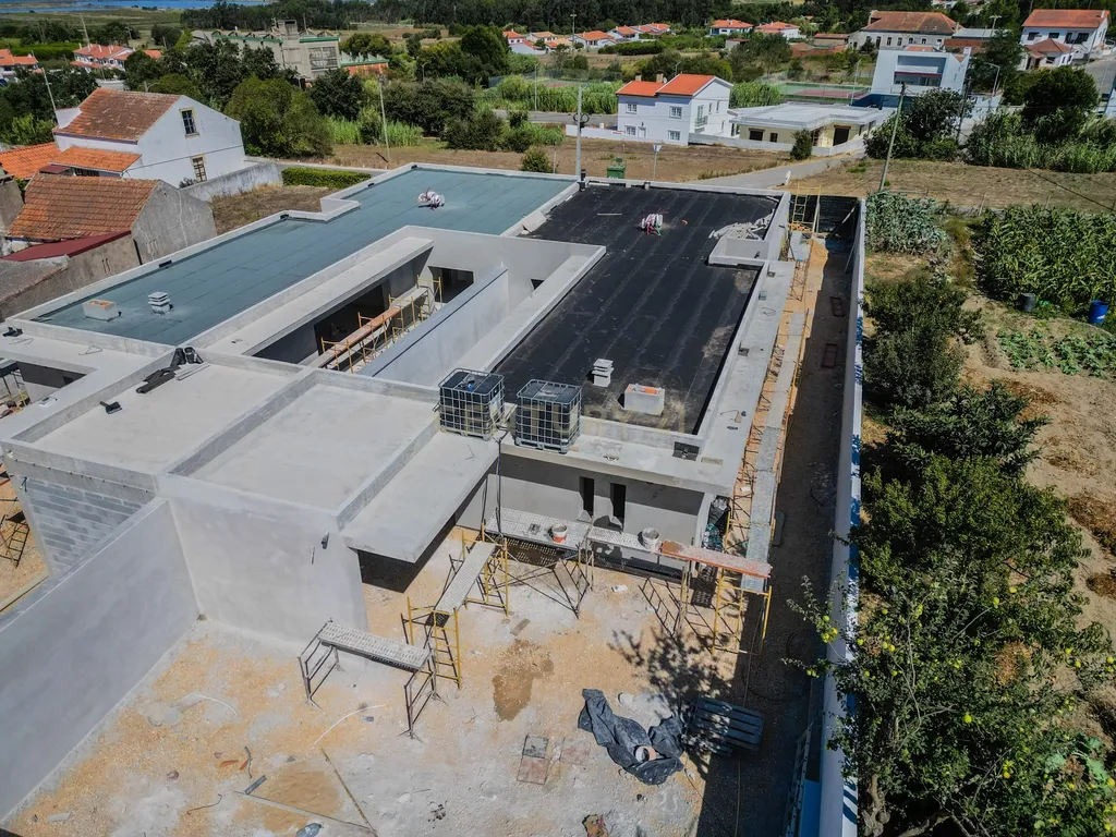 Moradia geminada em construção, com piscina e jardim na Boavista, Lavos, Figueira da Foz. - Image 25