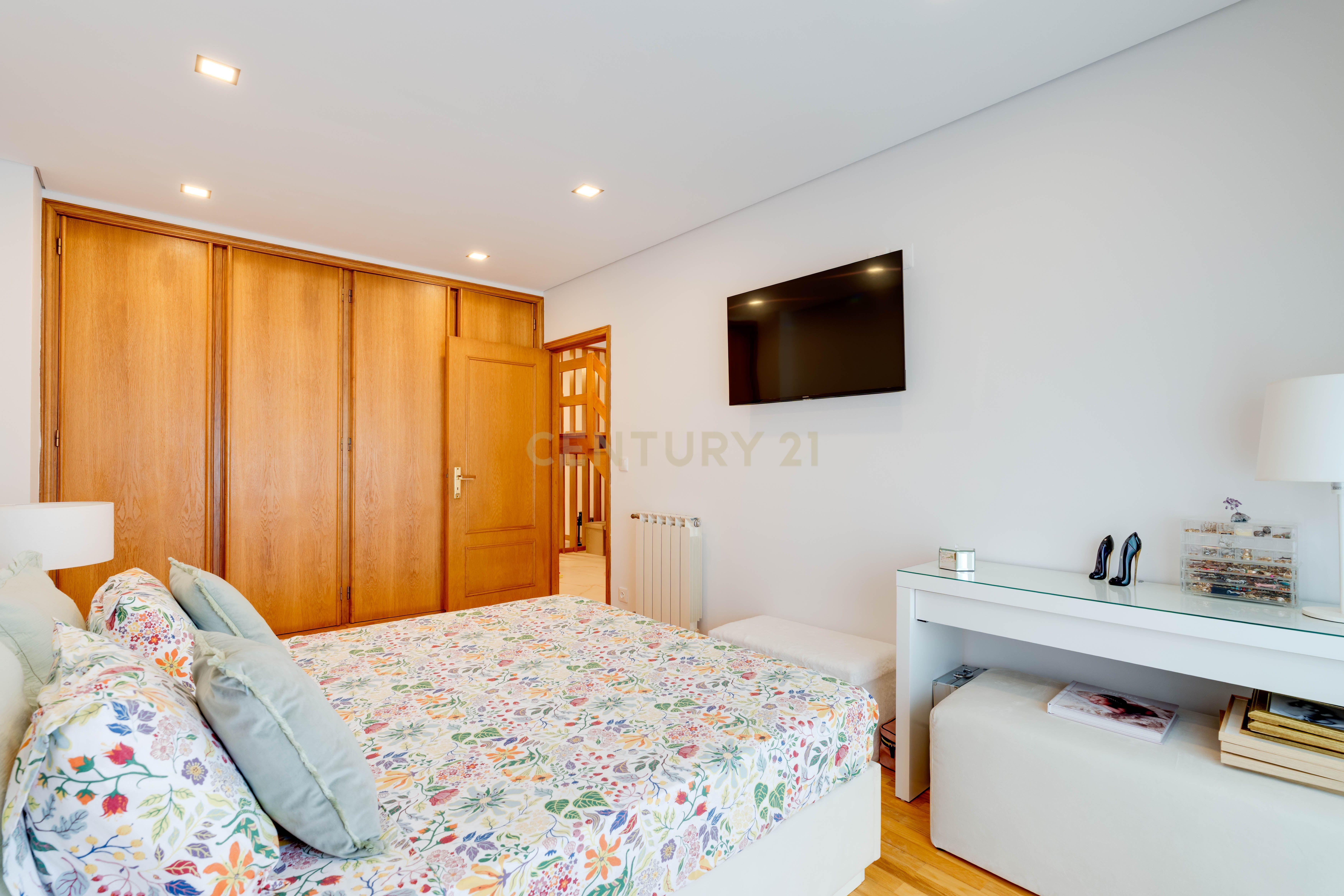 T2+2 Duplex c/ Sótão amplo (248m²) | S. Félix Marinha - Widok 6