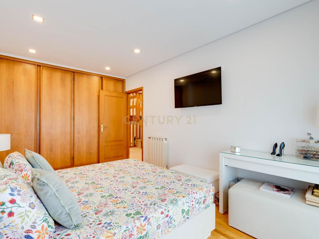 T2+2 Duplex c/ Sótão amplo (248m²) | S. Félix Marinha - Image 6