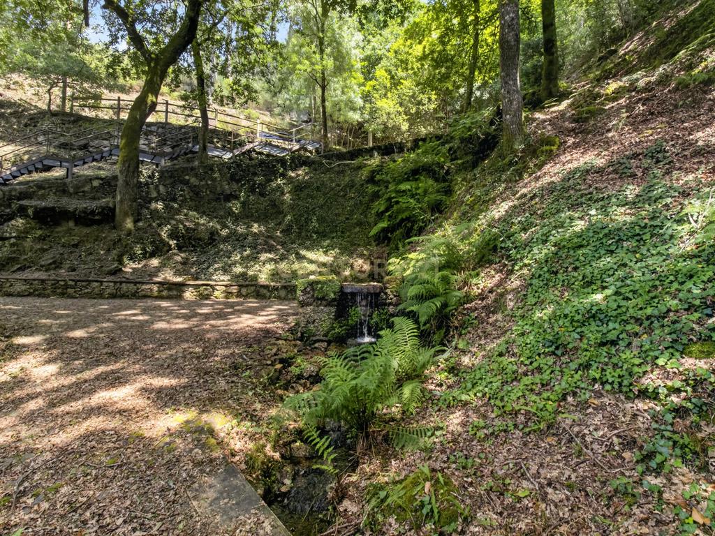 Duas Propriedades Únicas no Gerês com Acesso Direto ao Rio e Ancoradouro Privado - Image 41